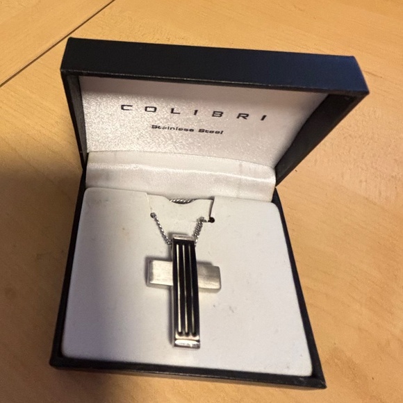 Colibri Stainless Steel Cross on Chain - Picture 6 of 6